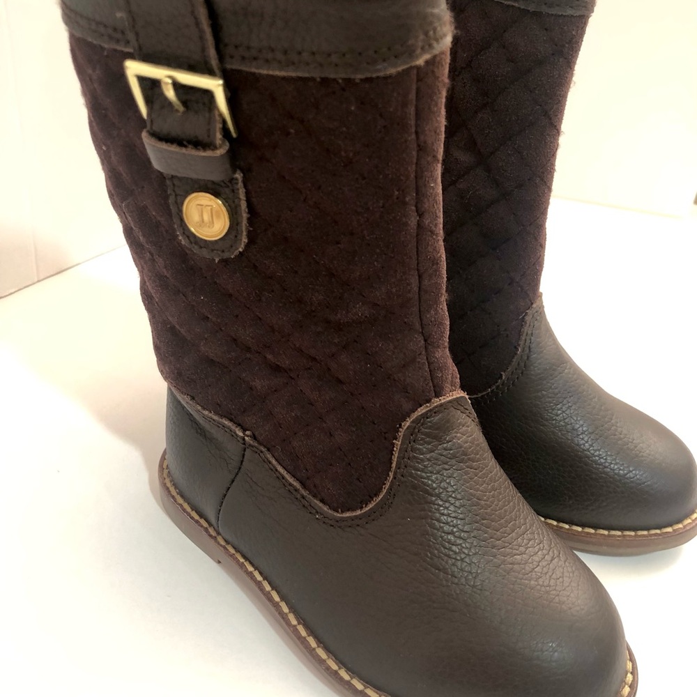 A beautiful brown leather boots